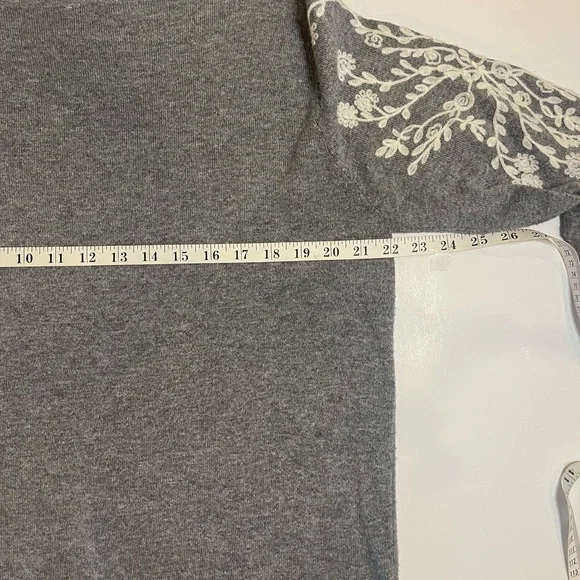 Women's Gray Crewneck Sweater with White Floral Embroidery - Picture 10 of 11